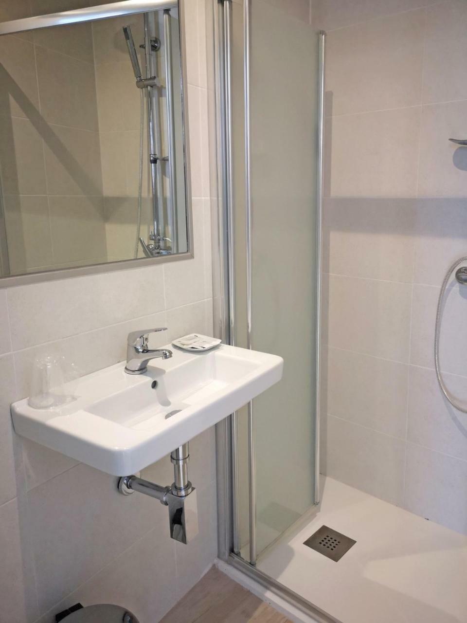 Single Room,781064808:JPEG